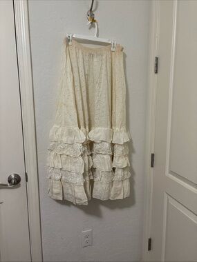 Cream vintage flamingo brand dance skirt Length 33”Cream eyelet lace tiered maxi